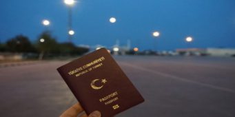 Все больше граждан эмигрируют из Турции   