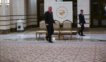 Эрдоган похвастался ковром местного производства   