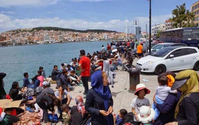 730 человек бежали на лодках за три дня из Турции на греческие острова