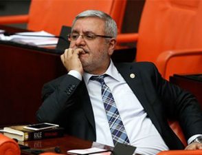 Проправительственного колумниста Мехмета Метинера выгнали из газеты