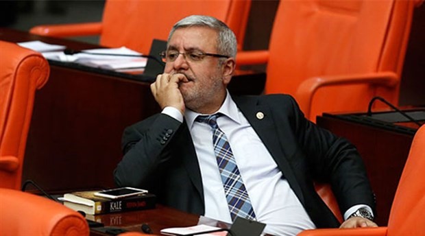 Проправительственного колумниста Мехмета Метинера выгнали из газеты