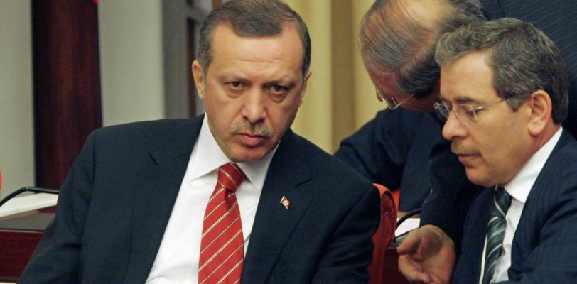 Бывший соратник Эрдогана: У него особый интерес к банкам и деньгам