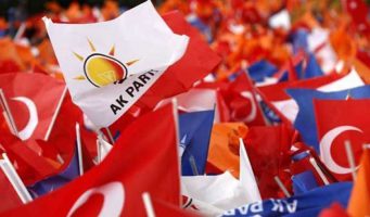 Ряды правящей партии в Турции значительно сократились за 50 дней 