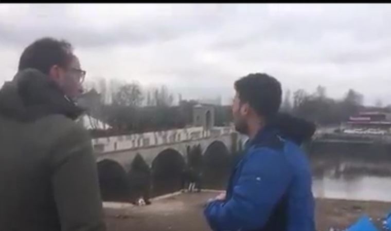 Корреспондент проэрдогановского телеканала показал беженцу как бежать в Грецию    