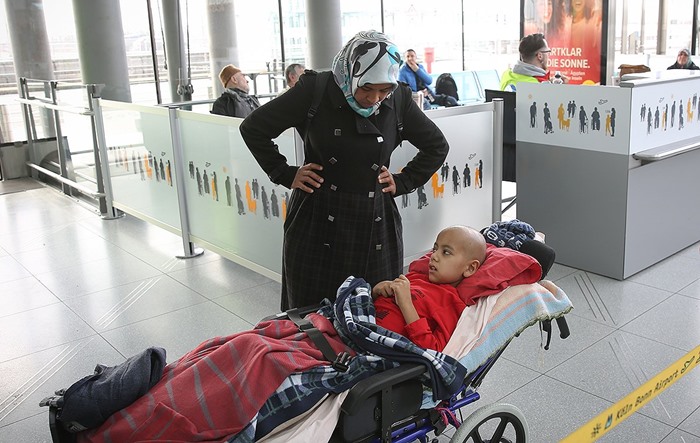 Мать мальчика, страдающего раком костей и вернувшегося из Германии: Власти играли с жизнью моего ребенка 