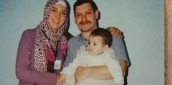 Турчанка, чей муж и отец в тюрьме, упала с балкона   