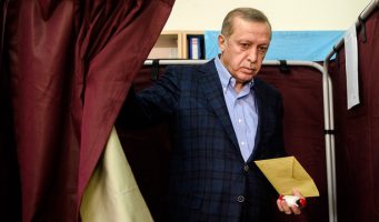 Эрдоган меняет риторику, опираясь на опросы