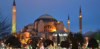 Почти 44% турок считают преобразование собора Святой Софии попыткой отвлечь внимание от экономического кризиса