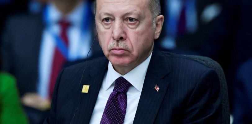 Опрос: Каждый четвертый турок не доверяет Эрдогану   