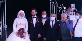 Чиновники из ПСР нарушили предписания по COVID-19 на свадебной церемонии сына депутата