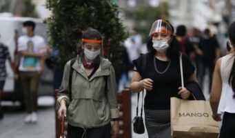 Количество случаев заражения коронавирусом в Анкаре достигло 2 тысяч в день. Минздрав перестал отчитываться