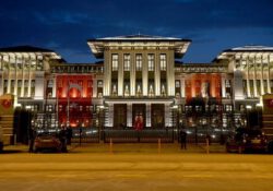 Скандальная реклама: Вступи в ПСР и посети дворец   