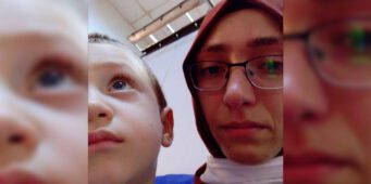 Мать 3-летнего Халита, чей отец в тюрьме, заключили под стражу   
