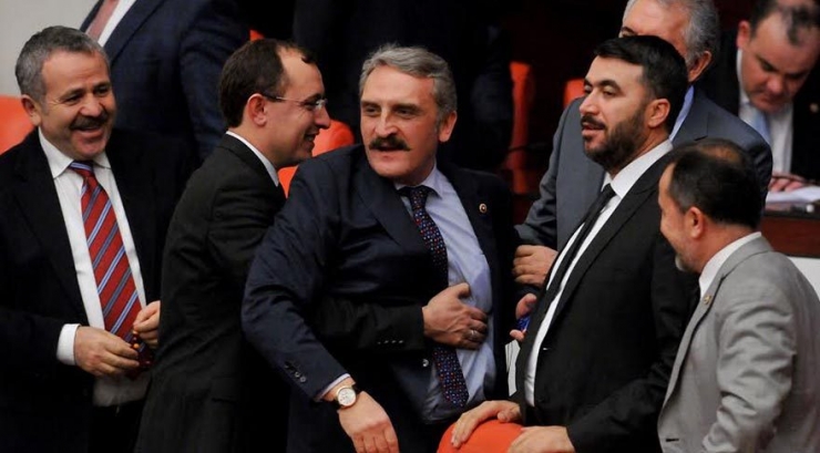 Турецкие парламентарии согласились с поправками в законопроект, не изучив детали   