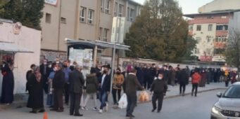 Жители Стамбула выстаивали многочасовые очереди за хлебом в 1 лиру     