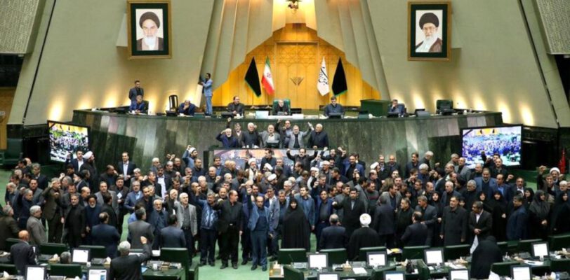 Иранские депутаты осудили противоречивые заявления Эрдогана на военном параде в Азербайджане