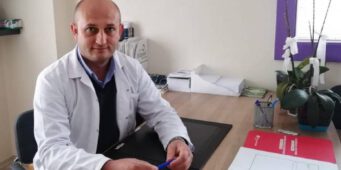 Министерство здравоохранения отказалось восстанавливать на работе единственного в Турции специалиста по борьбе с коронавирусом 