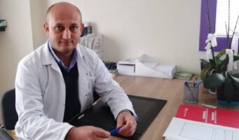 Министерство здравоохранения отказалось восстанавливать на работе единственного в Турции специалиста по борьбе с коронавирусом 