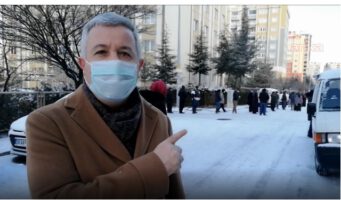 Очереди нищеты в Турции: Длинные очереди за яблоками в минус 4 градуса в Кайсери