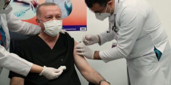 Эрдоган: Турция является третьей страной по количеству запусков проектов в области вакцинации   