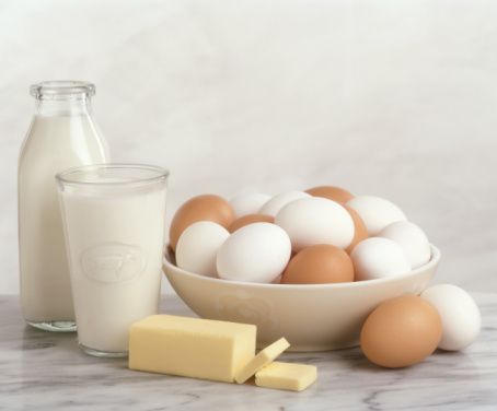 Глава благотворительного объединения: За бесплатной раздачей яиц и молока образуются длинные очереди