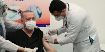 Фантазии и реальность массовой вакцинации в Турции