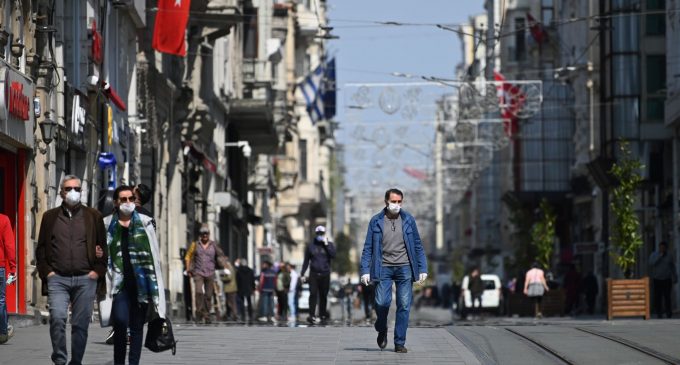 МВФ: Турция в числе стран, которые меньше всего помогали  населению в пандемию   