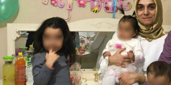 Домохозяйку арестовали из-за отпечатков пальцев на книге: Без матери остались трое детей