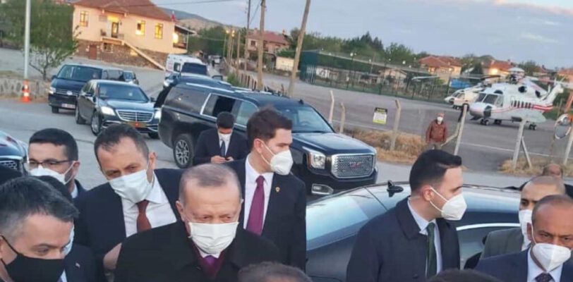 Эрдоган направился в село на ифтар на вертолете и в сопровождении бронированных автомобилей