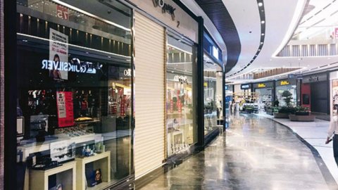 Кризис в Турции: В торгово-развлекательных центрах закрываются магазины