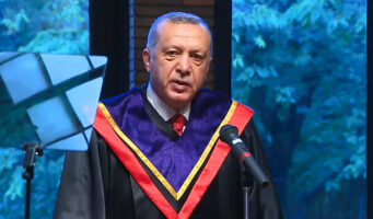Оппозиция поставила под сомнение 20 почетных докторских степеней Эрдогана   