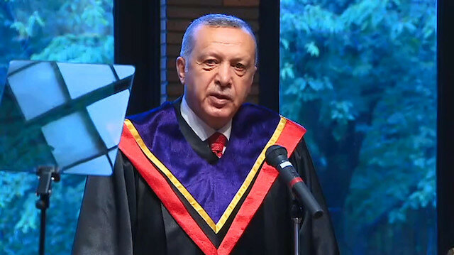 Оппозиция поставила под сомнение 20 почетных докторских степеней Эрдогана   