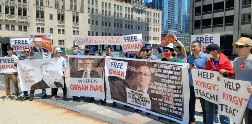 Кыргызстанцы в США вышли на митинг в поддержку похищенного Орхана Инанды
