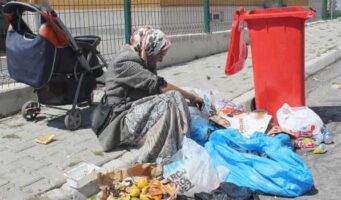 Все больше турок не могут удовлетворить свои базовые потребности