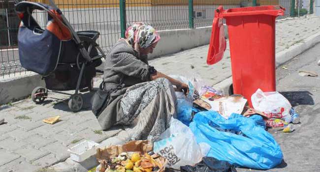 Все больше турок не могут удовлетворить свои базовые потребности