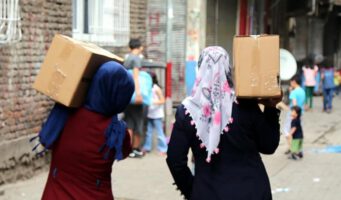 Количество бедных семей в Турции, получающих государственную помощь, за год увеличилось на 102 процента