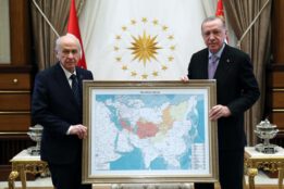 Эрдогану вручили карту «Тюркского мира» с половиной территории России   