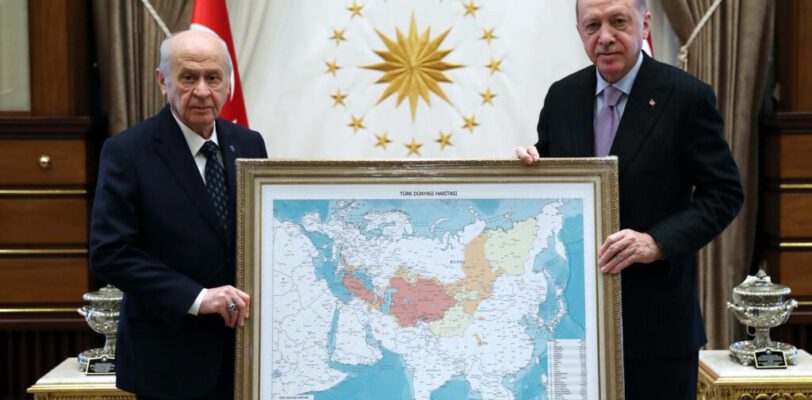 Эрдогану вручили карту «Тюркского мира» с половиной территории России   