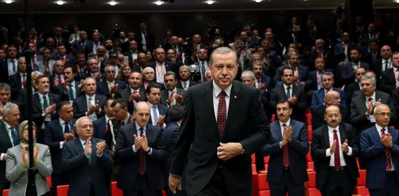 Решивших уйти из правящей ПСР депутатов удерживают компроматом