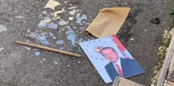 Разбил портрет Эрдогана. Мужчину задержали по подозрению в оскорблении главы государства